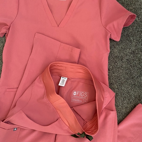 FIGS Scrub Sets - Picture 2 of 2